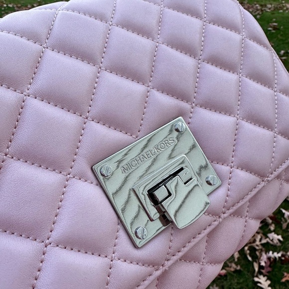 Clearance! New without Tag Michael Kors Chain Crossbody Purse in Pink/Silver - Picture 8 of 9